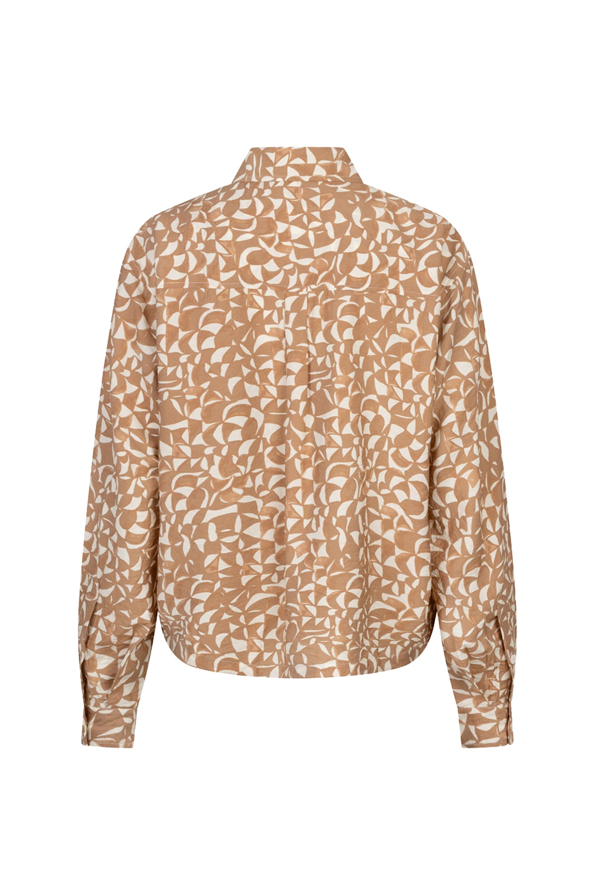 Roze boxy blouse van EsQualo met grafische print en lange mouwen, gedragen door een model.