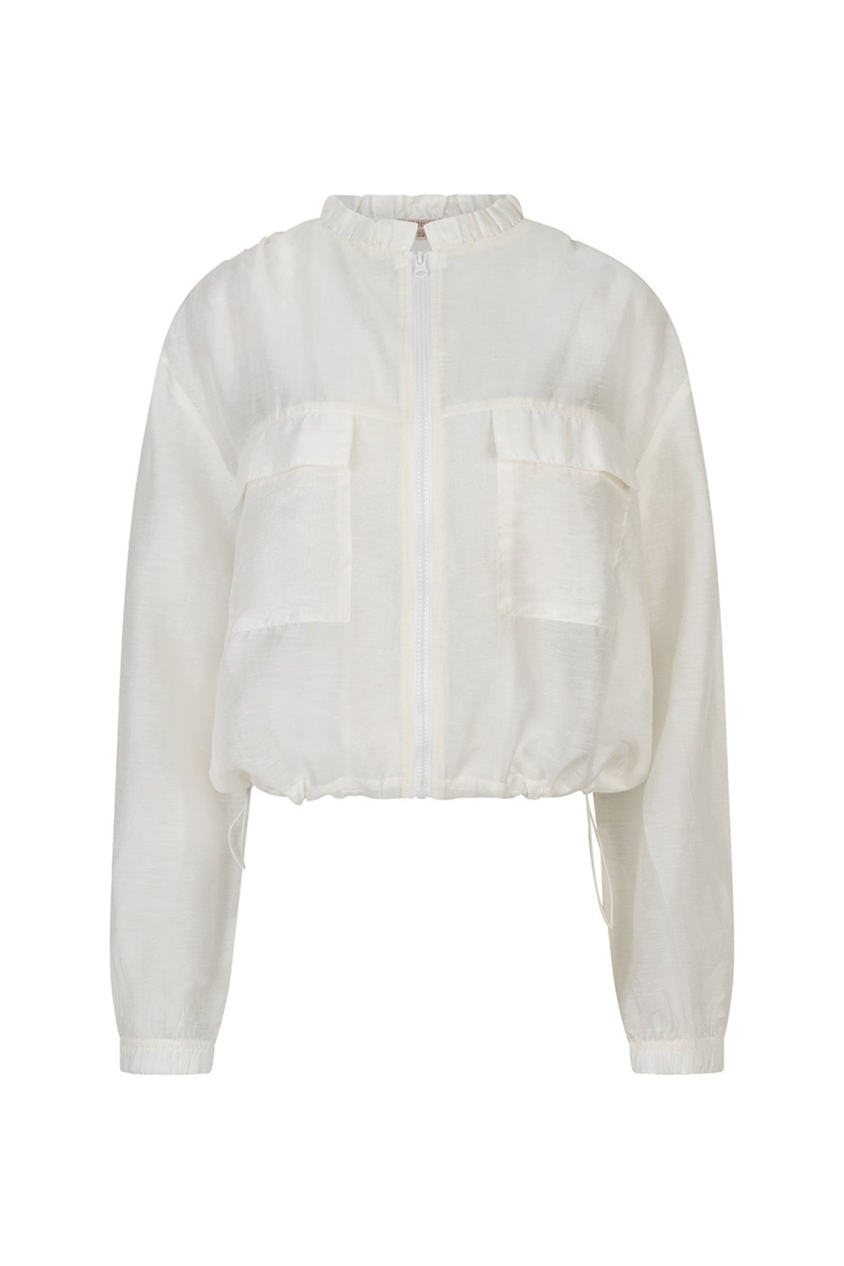Offwhite bomberjas van EsQualo met ritssluiting en ribboorden, gedragen door een model, close-up van de jas.