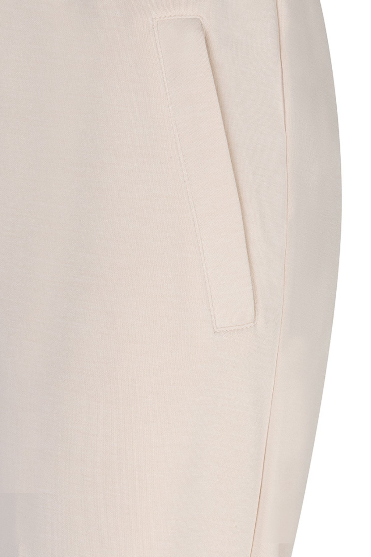 Elegante beige modal broek van EsQualo, fijne pasvorm en natuurlijke uitstraling, geschikt voor casual en formele gelegenheden.