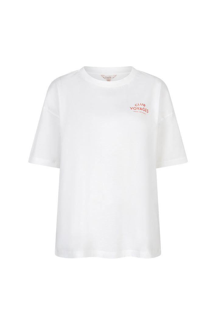Offwhite en rode EsQualo T-shirt met Voyage-ontwerp, casual pasvorm en korte mouwen, op een witte achtergrond.