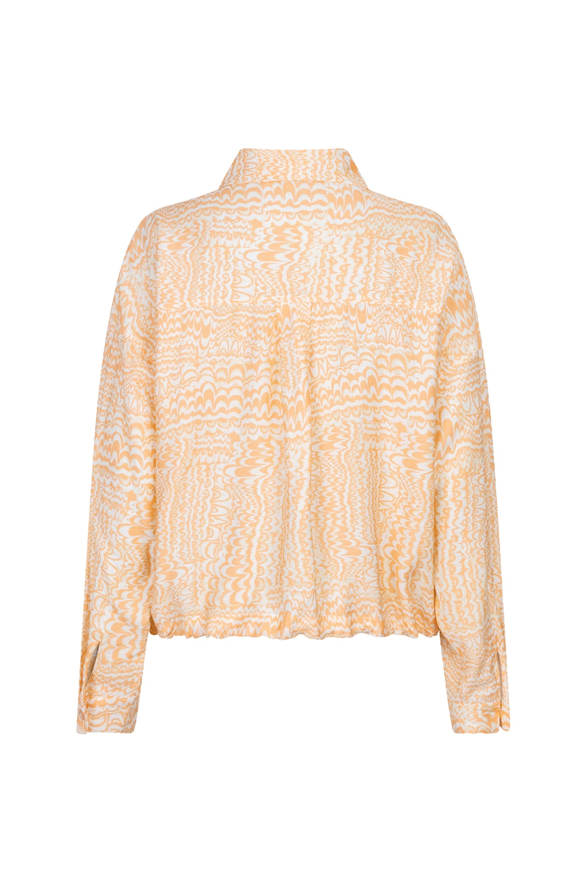 Blouse van EsQualo met elastische onderkant en golvend printontwerp, model VEERLE, zichtbaar op de afbeelding.