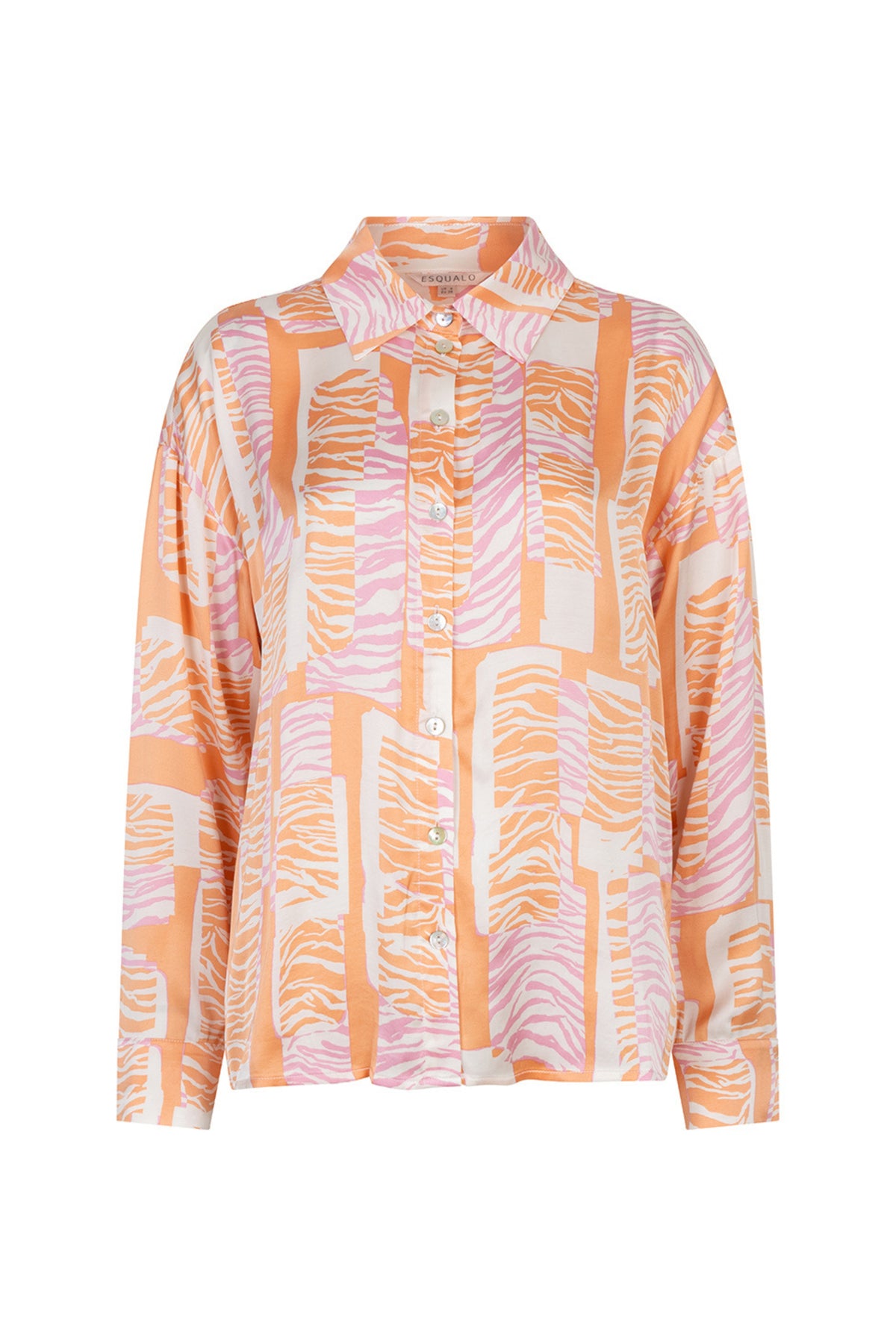 Blouse Divine Blocks Print van EsQualo, kleurrijke print met lange mouwen en ronde hals, gedragen door een model.