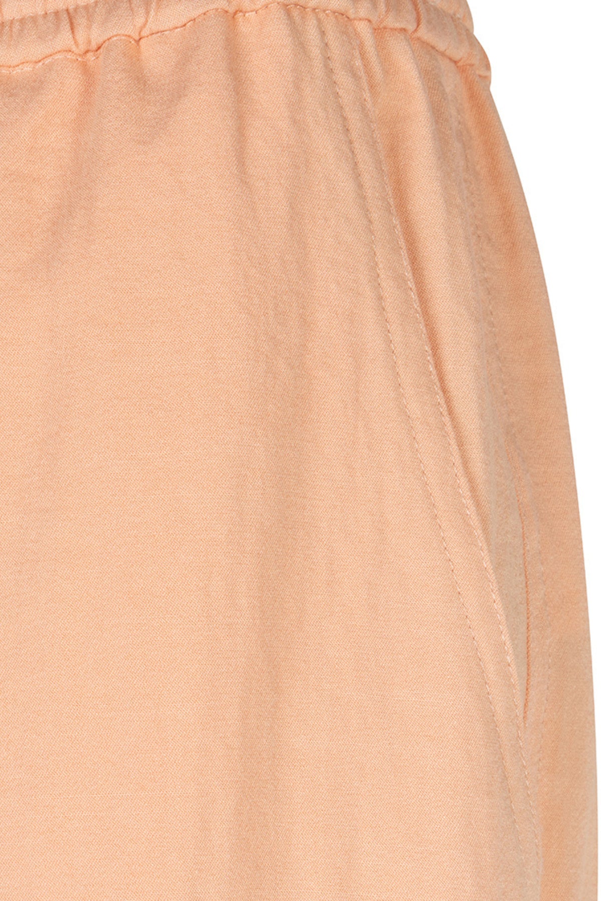 Elastic crinkle broek van EsQualo, model Bellini SP26.10041, met fijne textuur en comfortabele pasvorm, getoond in de afbeelding.