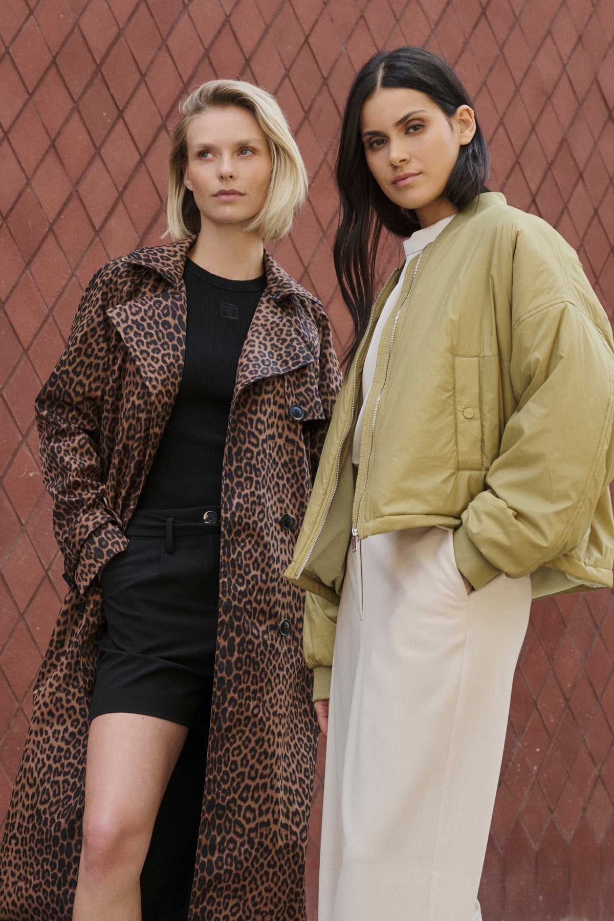 Rino & Pelle Hira Golden Olive jas met capuchon en ritssluiting, modieus en warm voor dames