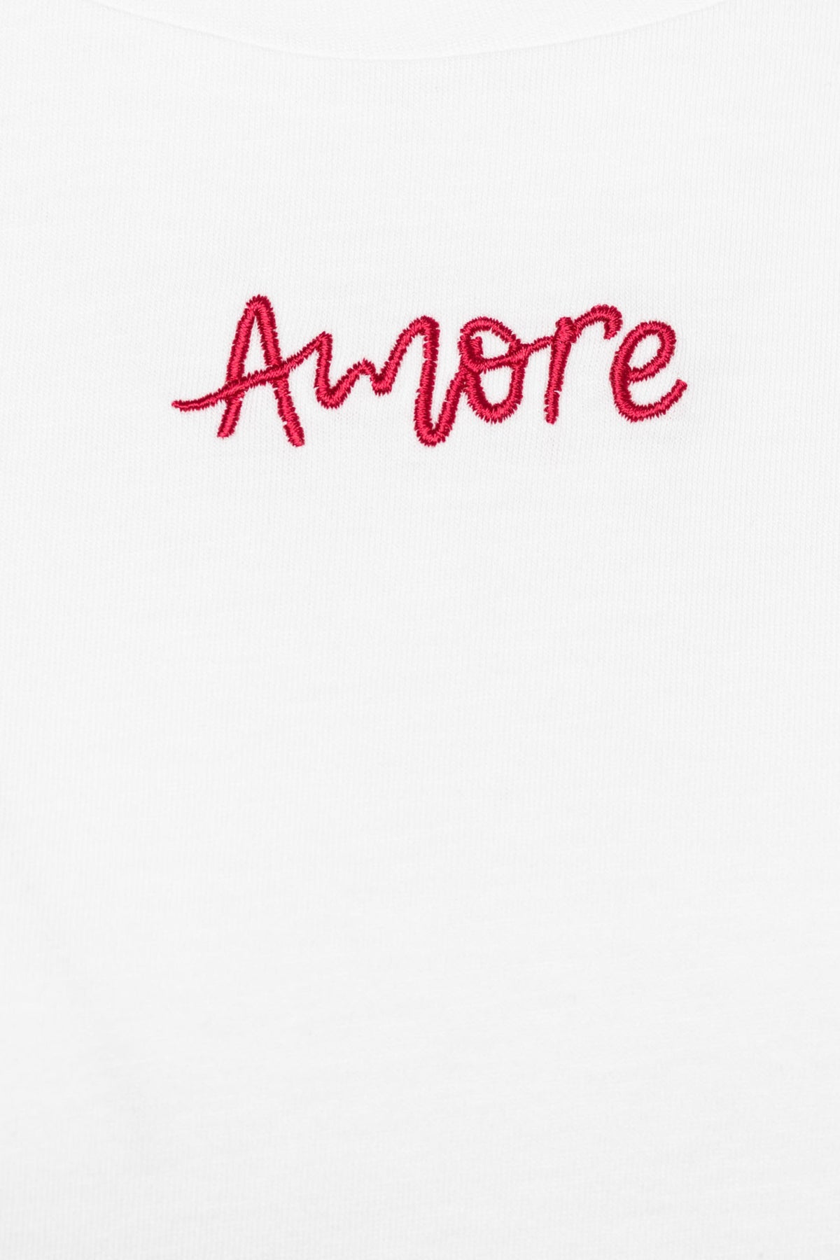 Offwhite top van &Co Woman, model Amore Offwhite TS136, met stijlvolle pasvorm en modieuze details.