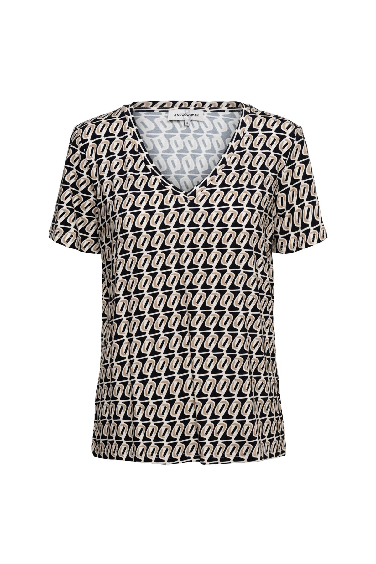 Multicolor Marley Moon Sunset top van &Co woman, met een losvallend ontwerp en opvallende print, gedragen door een model.
