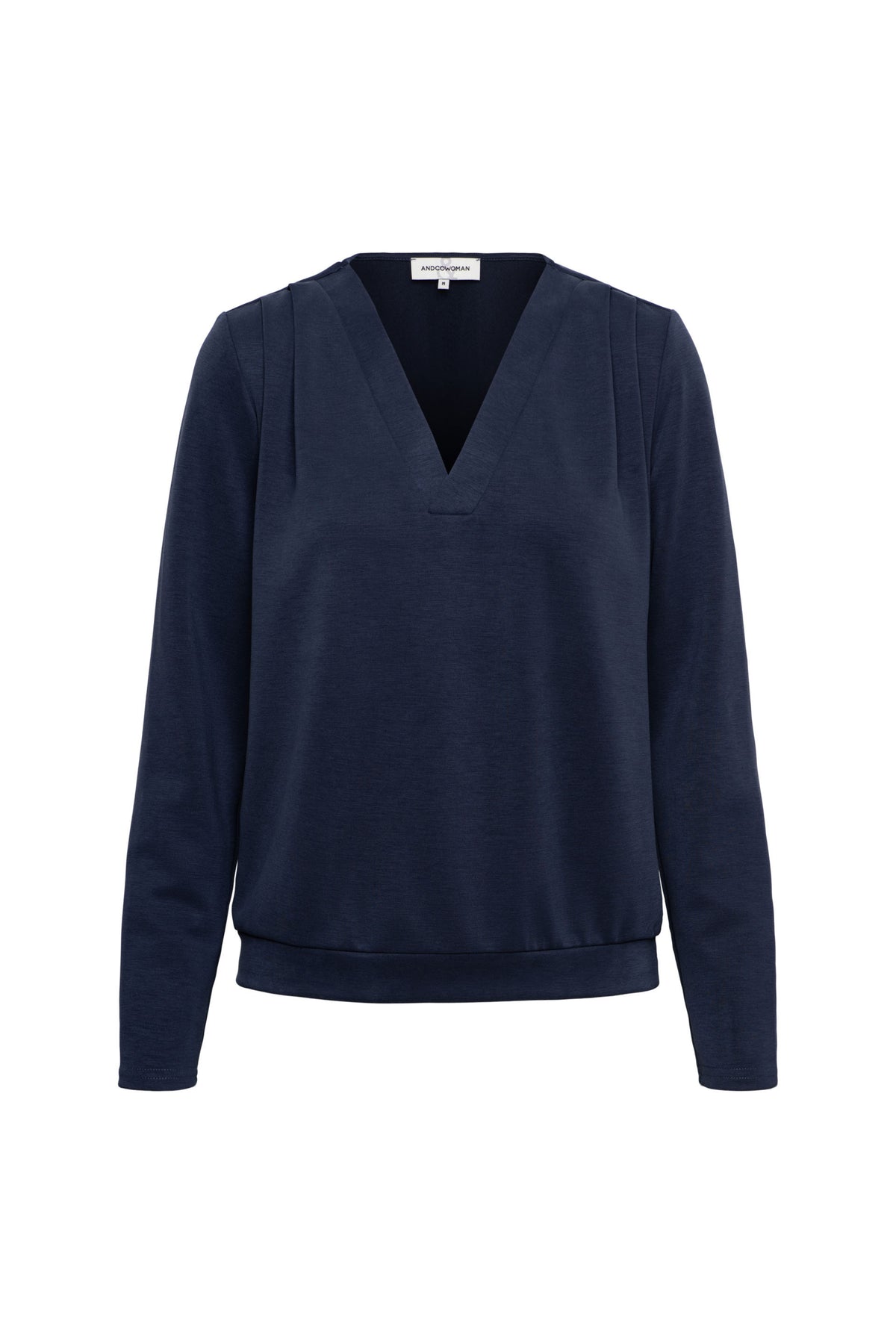 Donkerblauwe top Moona van &Co woman, casual stijl, met ronde hals en korte mouwen, gedragen door een model.