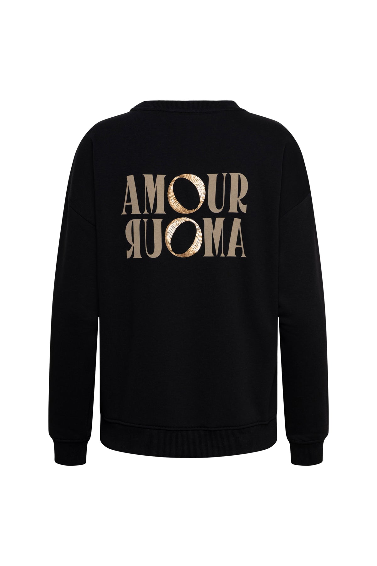 Zwarte samour trui van &Co woman met losse pasvorm en ronde neck, gedragen door model op witte achtergrond.