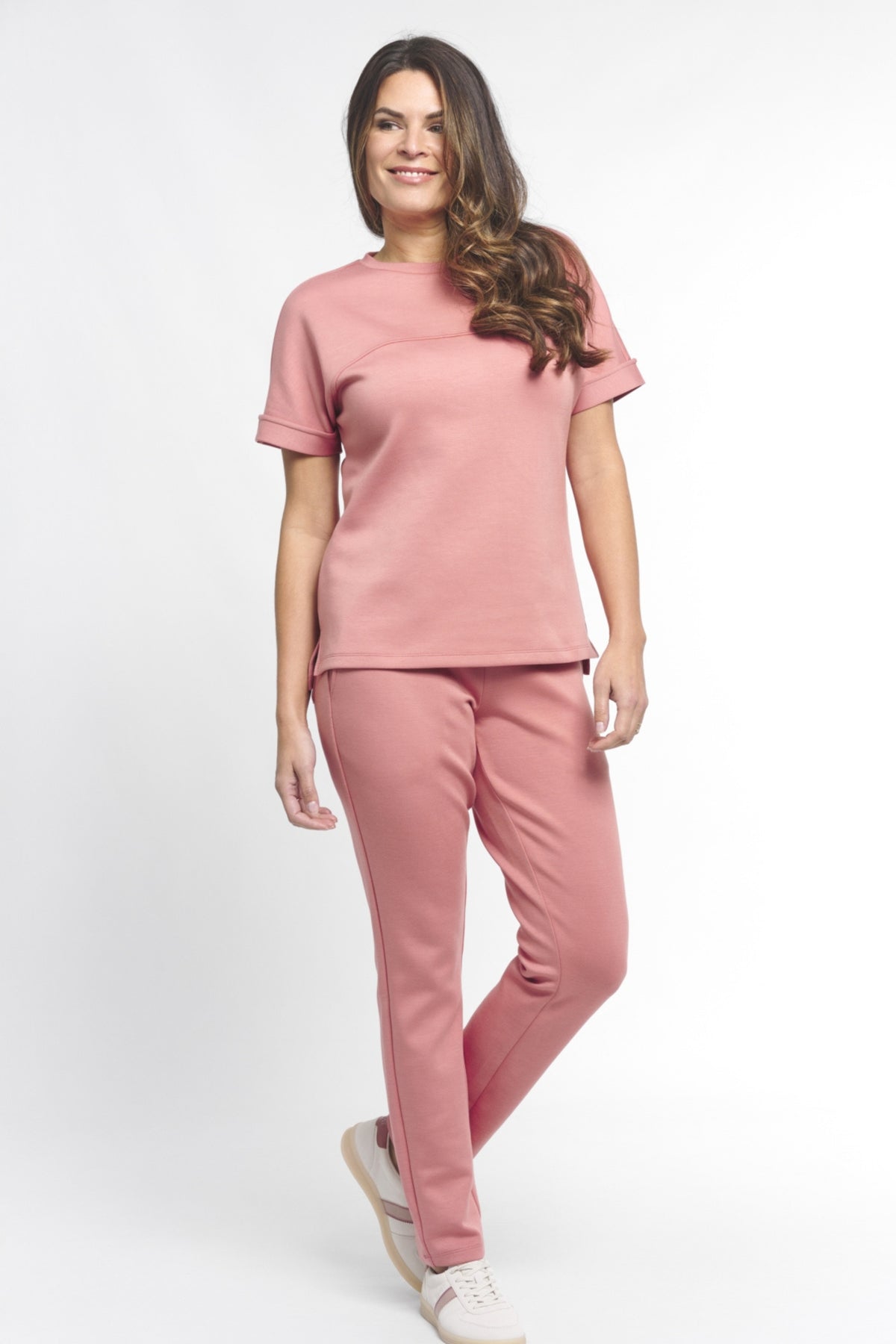Zoso Broek Marleen Desert Rose 261, lichte broek met riemlussen en elastische tailleband, in een zachte roze kleur