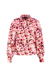 Lady Day Travel blouse Gem Morgan print met kleurrijke details, korte mouwen en comfortabele pasvorm.
