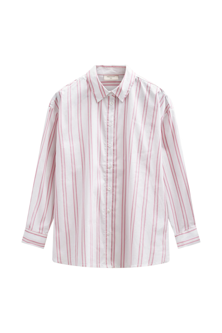 Offwhite blouse Fqfina Star van Freequent met bloemenprint en ronde hals, gedragen door een model.