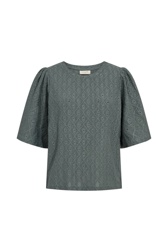 Donkere groene blouse van Freequent Fqkiona in een losse, elegante pasvorm met lange mouwen en V-hals.
