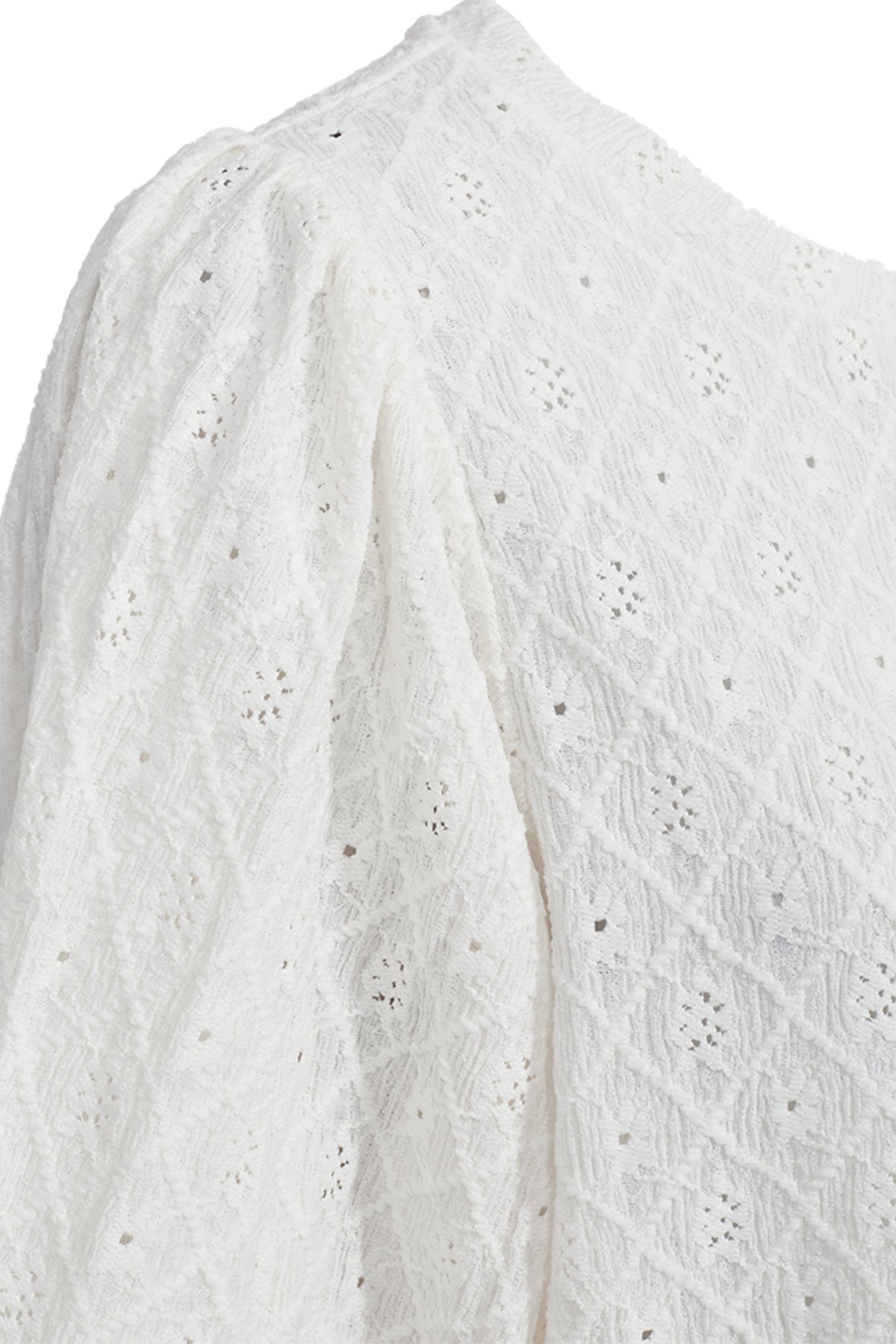 Offwhite blouse van Freequent Fqkiona Star met lange mouwen en ronde hals, gedragen door een model.