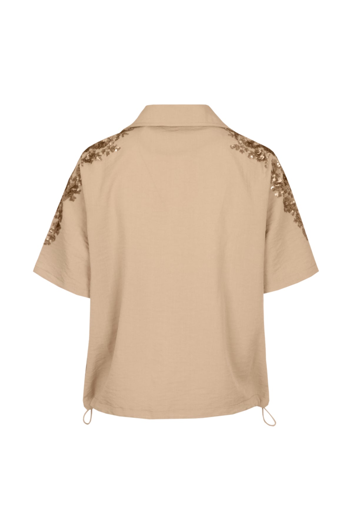 G-maxx blouse Maeva Kint in camel kleur, met losse pasvorm en stijlvolle details, gedragen door een model.