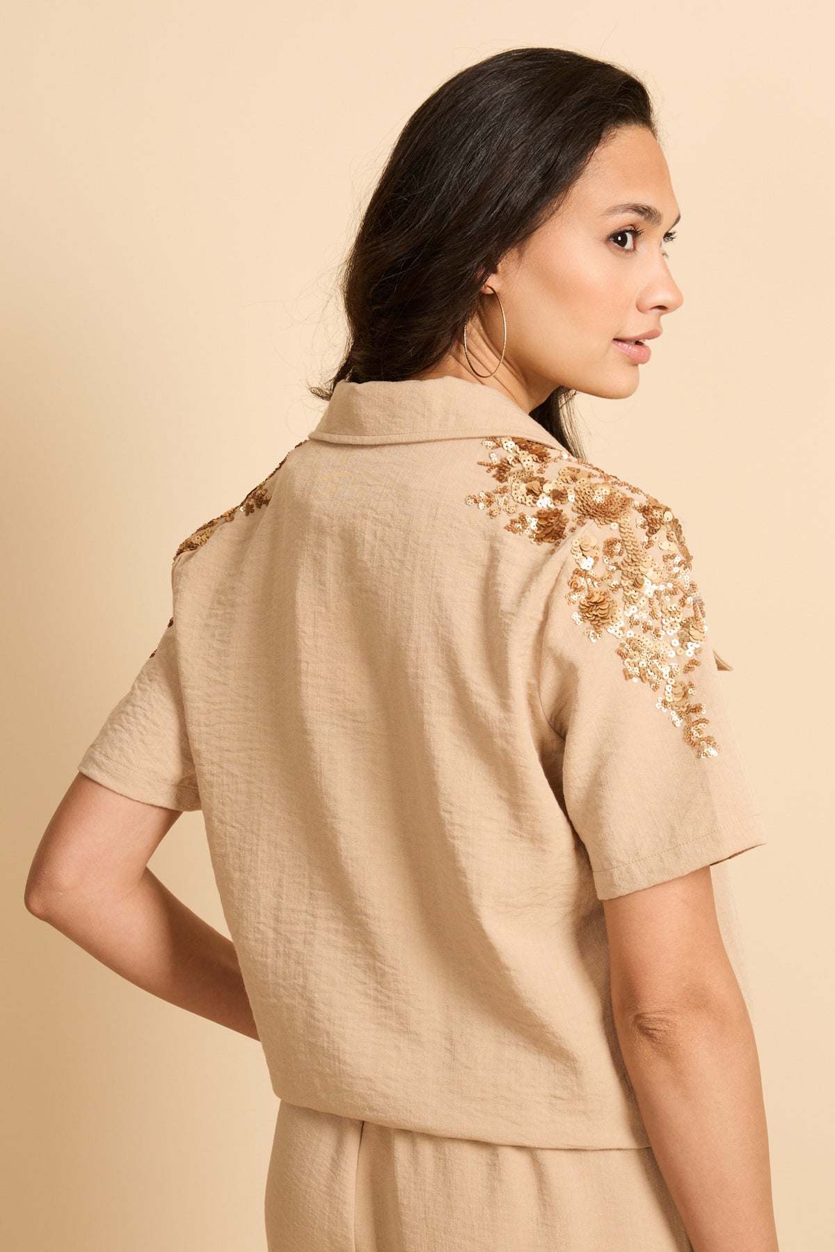G-maxx blouse Maeva Kint camel geweven stof met lange mouwen en ronde hals, geschikt voor casual en formele stijlen