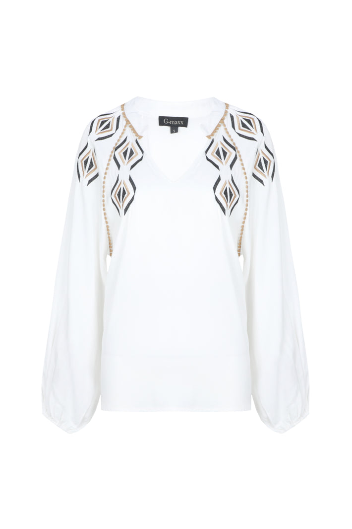 Offwhite blouse Xylia van G-maxx met ronde hals en lange mouwen, gedragen door een model.