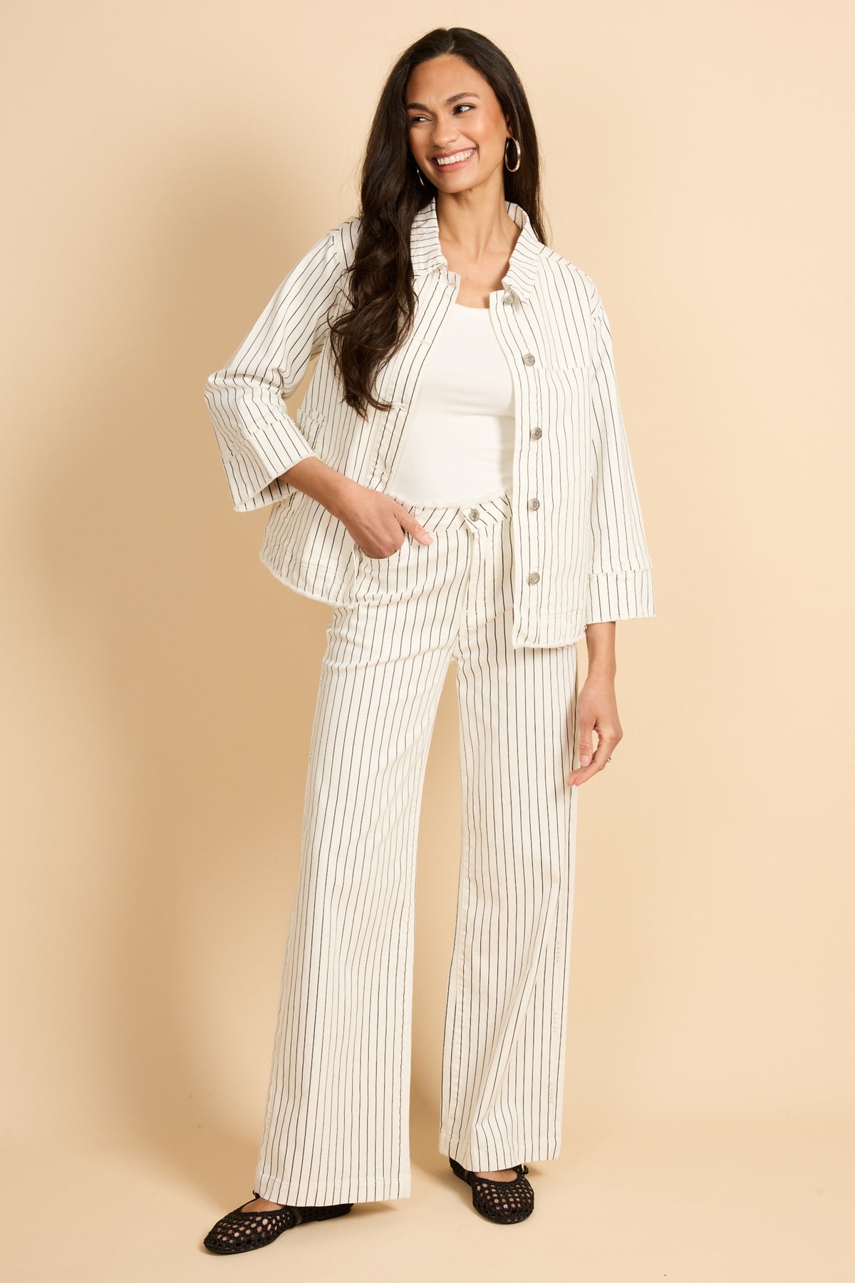 G-maxx Bruni jas in zwart en offwhite met stijlvolle details en comfortabele pasvorm, zichtbaar in de afbeelding.