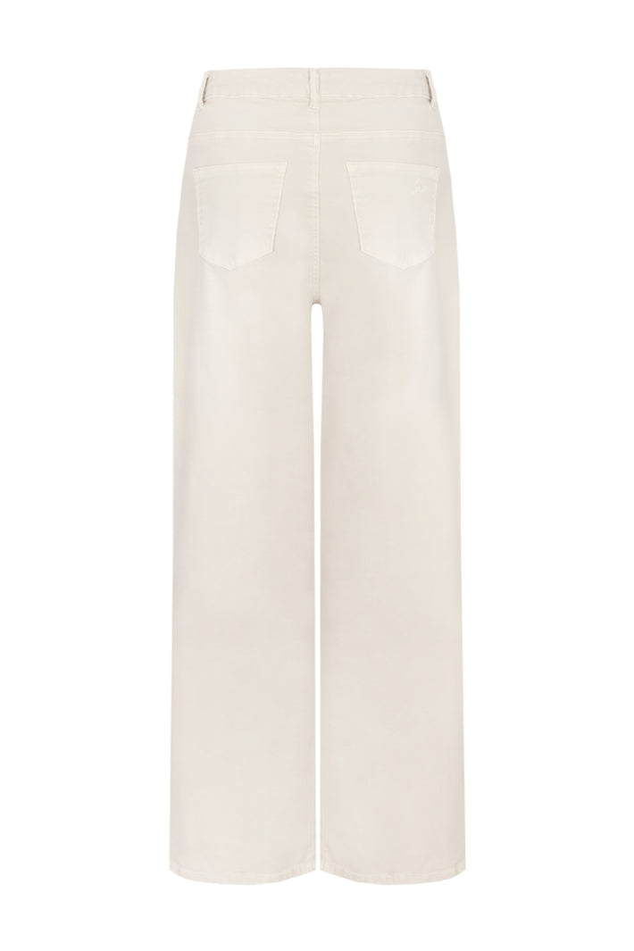 G-maxx Neona Sand jeans met rechte pasvorm en lichte wassing, afgebeeld op een model.