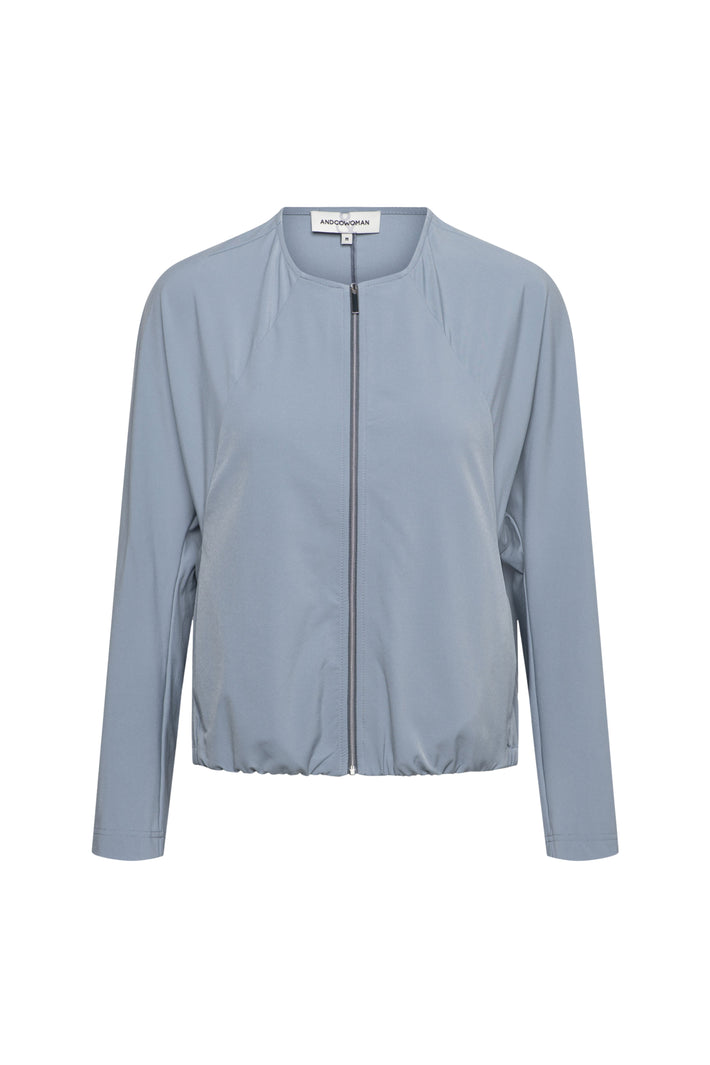 Reisjasje Pihla Slate van &Co woman, getoonde afbeelding met close-up van het grijze, waterafstotende jas voor vrouwen.