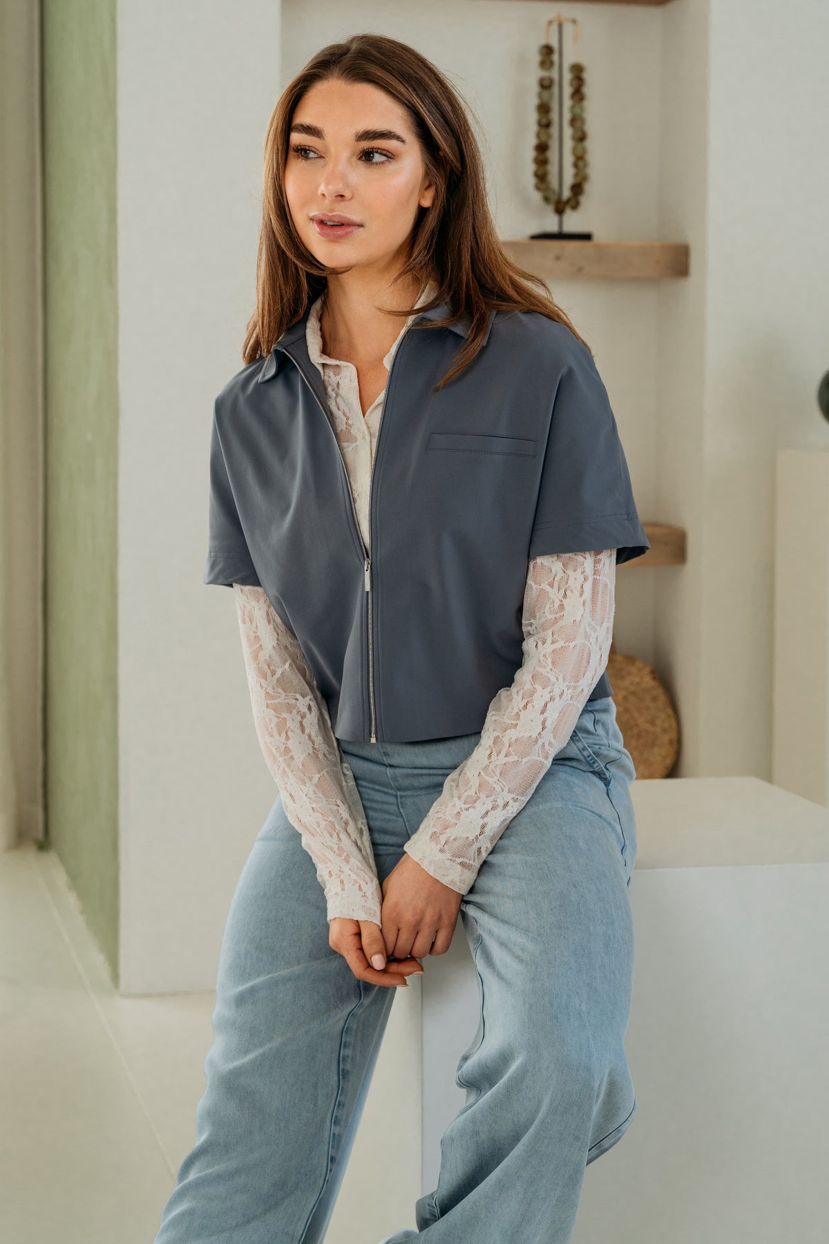 Lichte denim broek Jenny Light Denim van &Co woman, model VEERLE met rechte snit en comfortabele pasvorm.