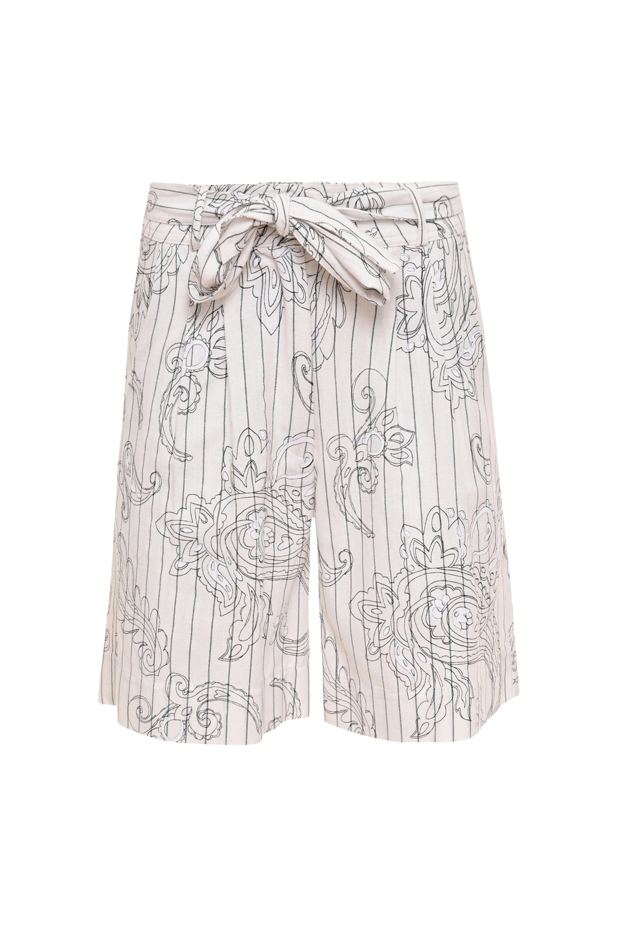 Zwarte paisley short van Maicazz & Zizo met een kleurrijk patroon, gedragen door een model, close-up van de stof en details