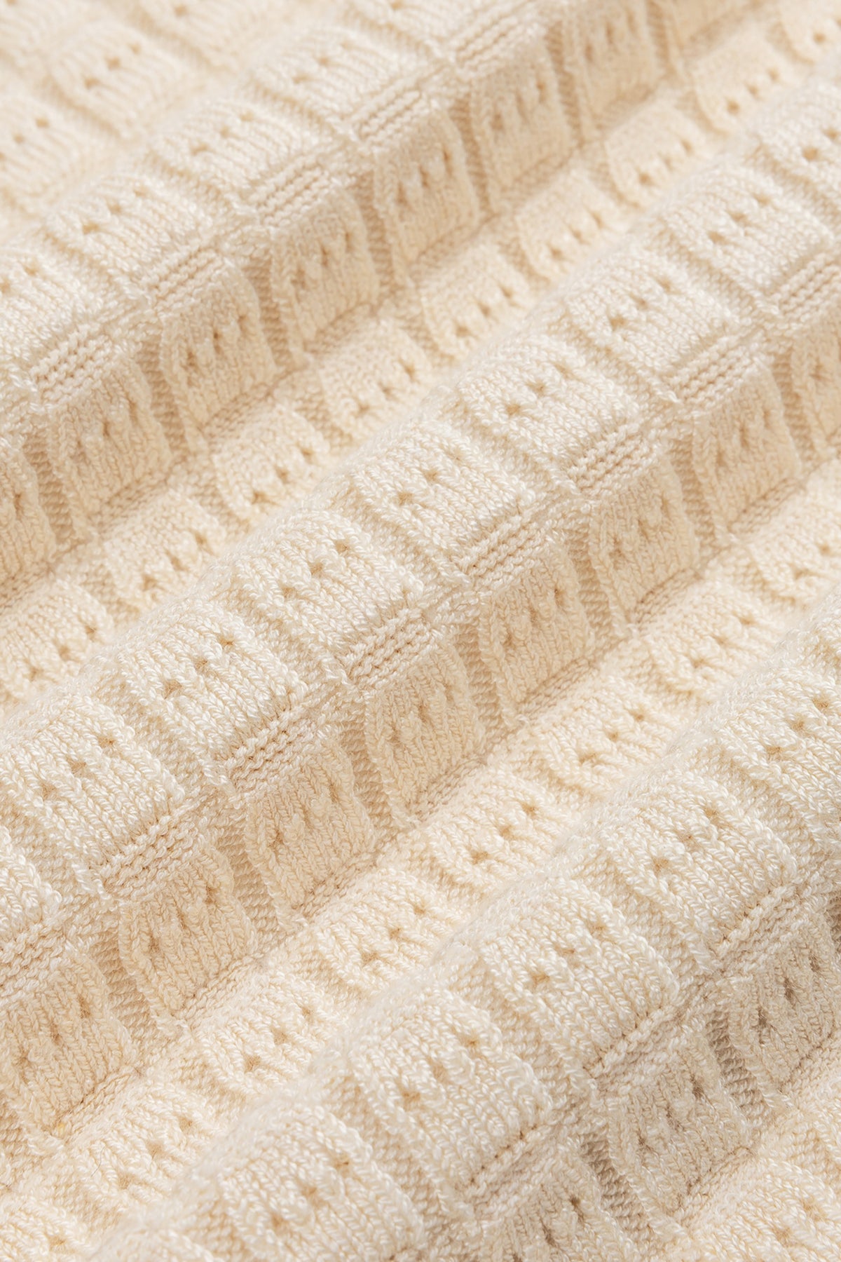 Lichte beige broek van Studio Amaya, model Kensie, zichtbaar met een rechte pasvorm en casual stijl.