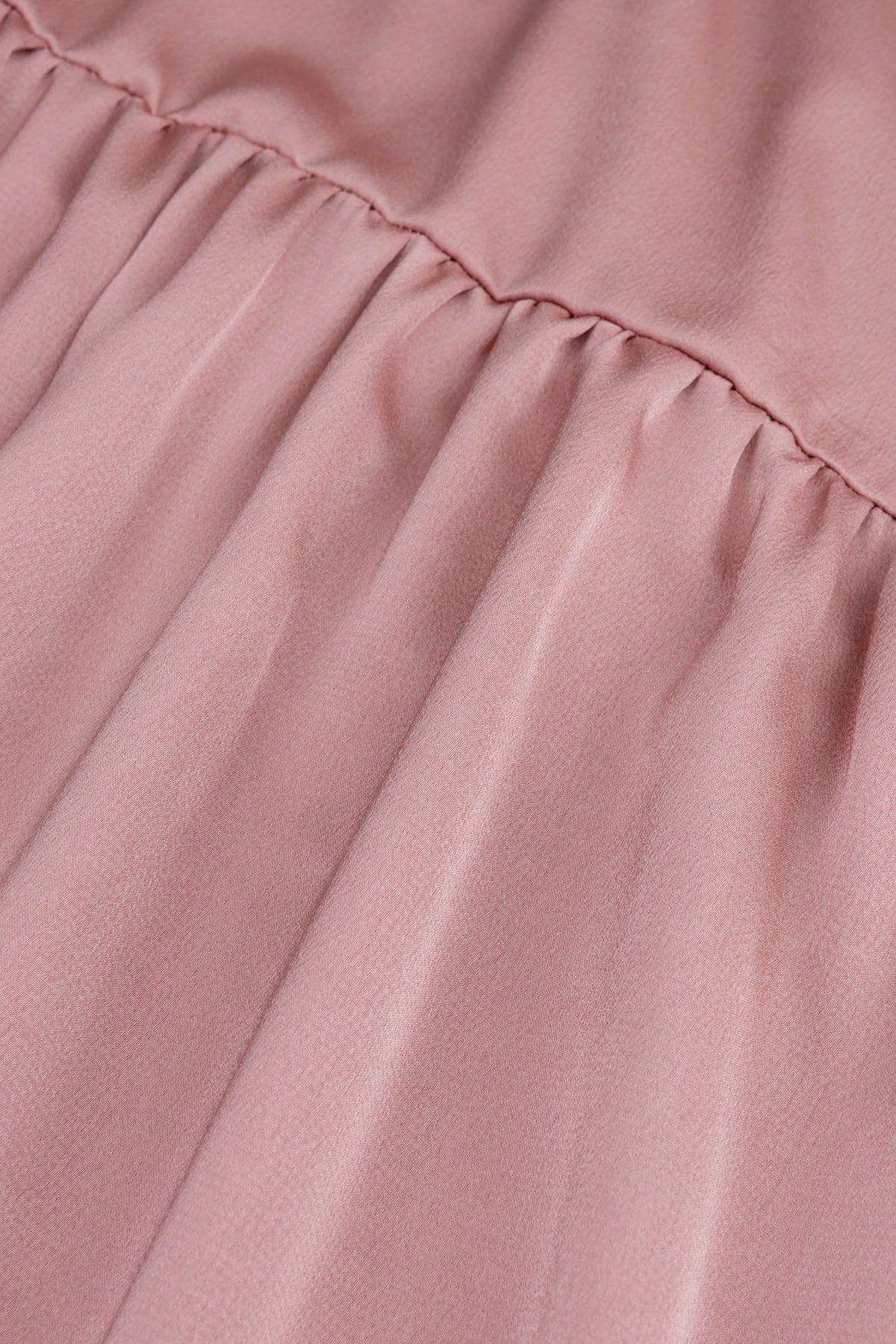 Linnen jurk van Studio Amaya in lichtroze kleur, elegante en comfortabele zomerjurk met zachte stof.