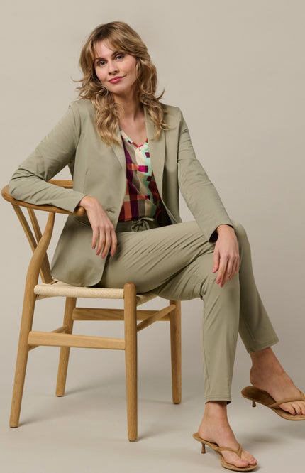 &Co woman Travel Blazer Phileine Khaki BZ110-2 Stretchshop.nl