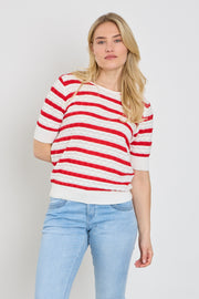 Offwhite en rode gestreepte trui met sterdetails van Freequent, comfortabel en stylish voor dagelijks gebruik.