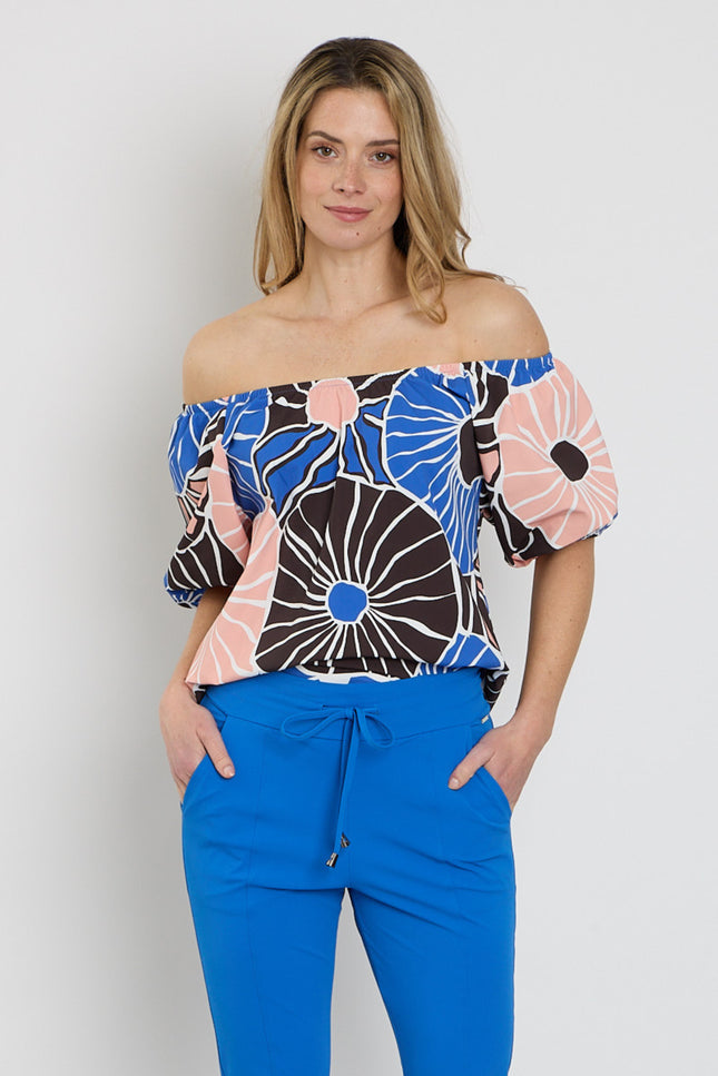 Mi Piace Travel Top Bardot Desert Anemone Print Nautic Blue 202454 Stretchshop.nl