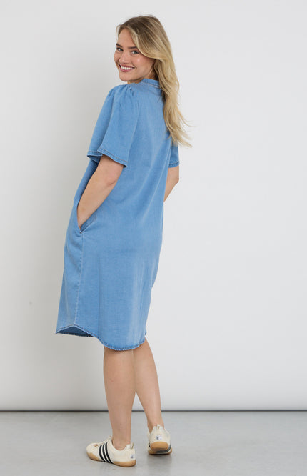 Freequent Jurk Fqsolda Light Blue Denim 208366 Stretchshop.nl