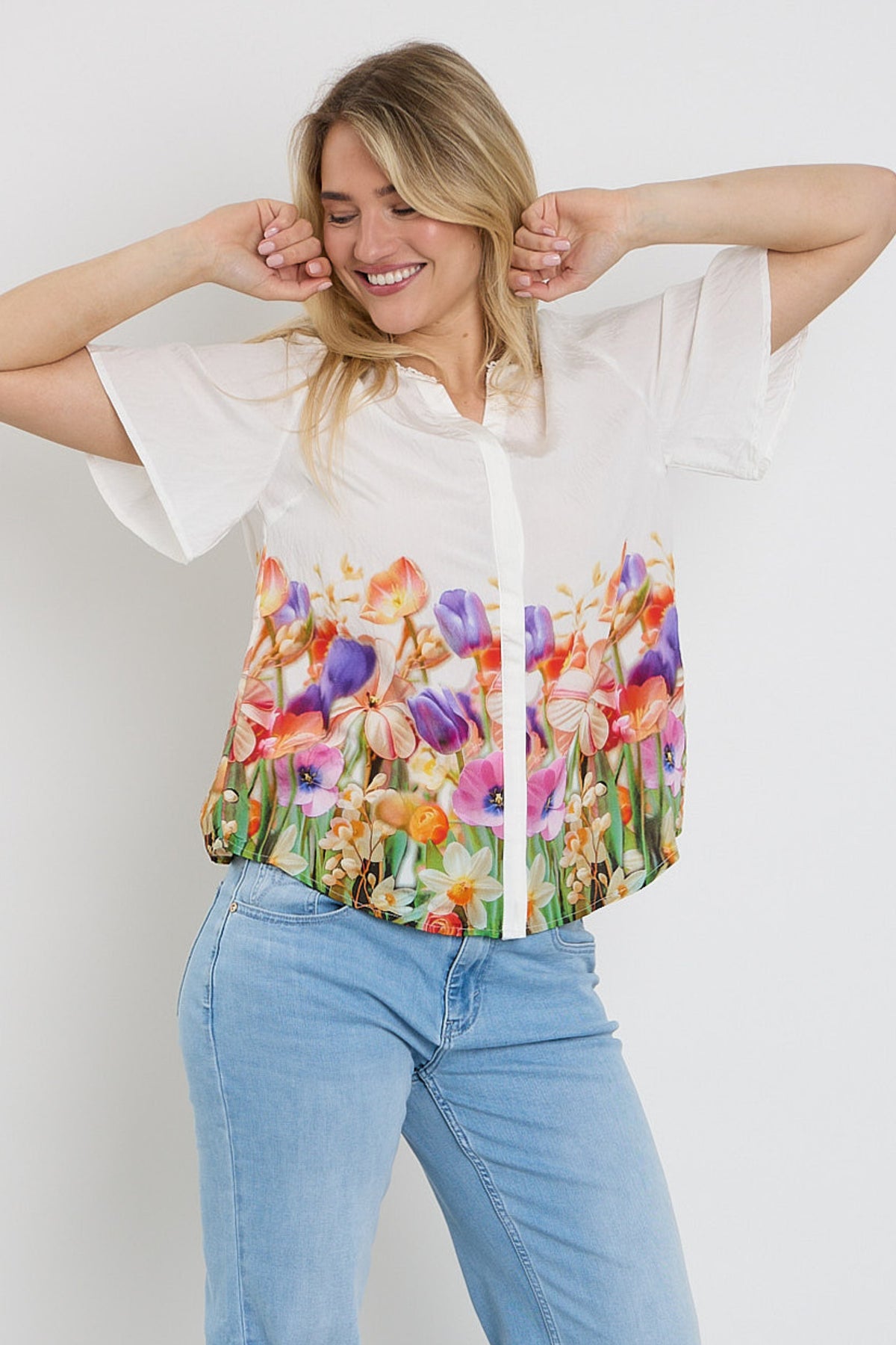 Witte blouse van Freequent, Fqmaise Brilliant White Ballerina, met elegante pasvorm en stijlvolle details.