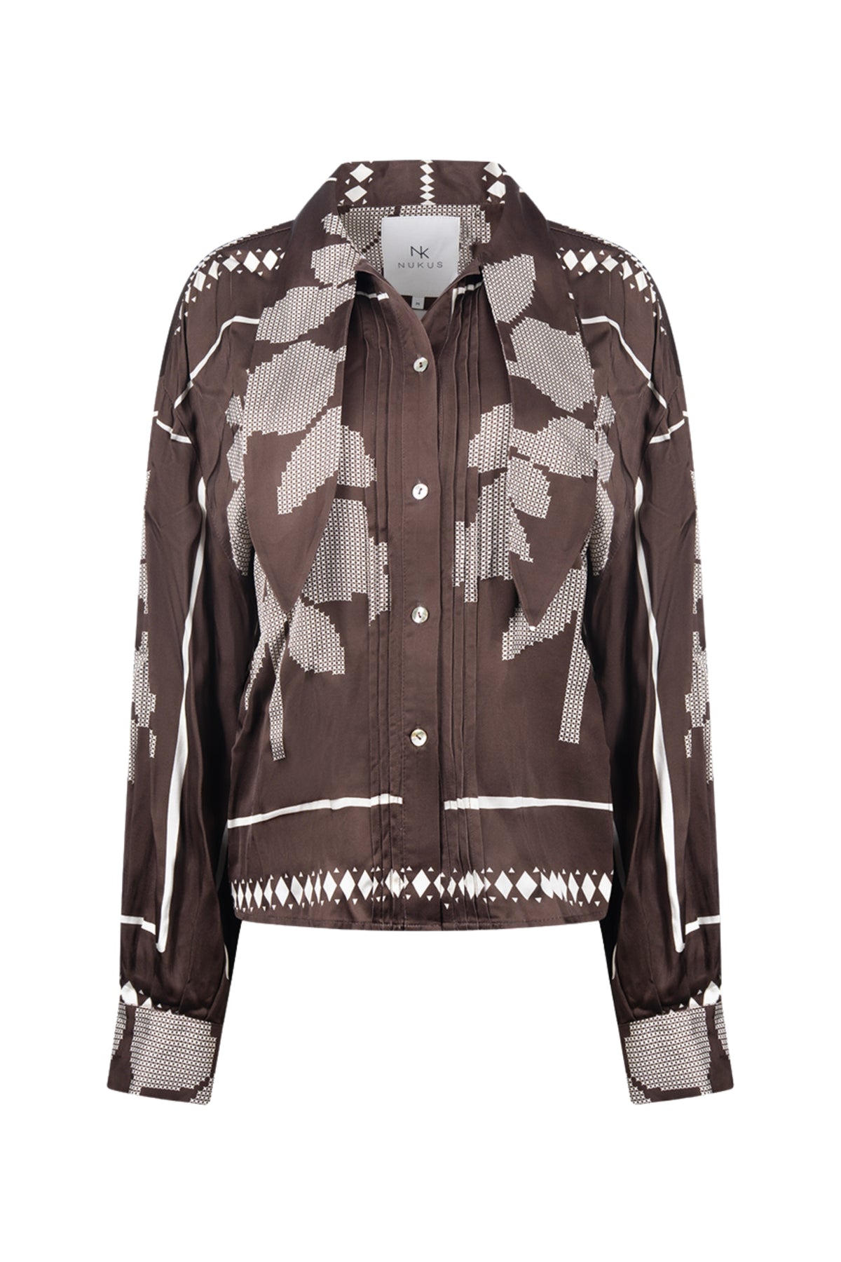 Donkere chocolade en offwhite blouse van Nukus met striksluiting en kruisdetails, gedragen door een model.