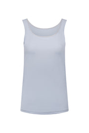 Nukus Singlet Juba Sky Silver NKF01100, lichtblauw en zilverkleurig, close-up van het sportieve singlet met Nike logo.