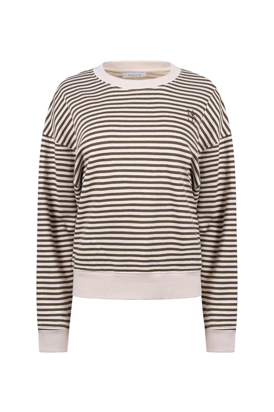 Nukus Nelly Stripe Sand Melange trui met geribbelde stof en strepen, gedragen door een model op de foto.
