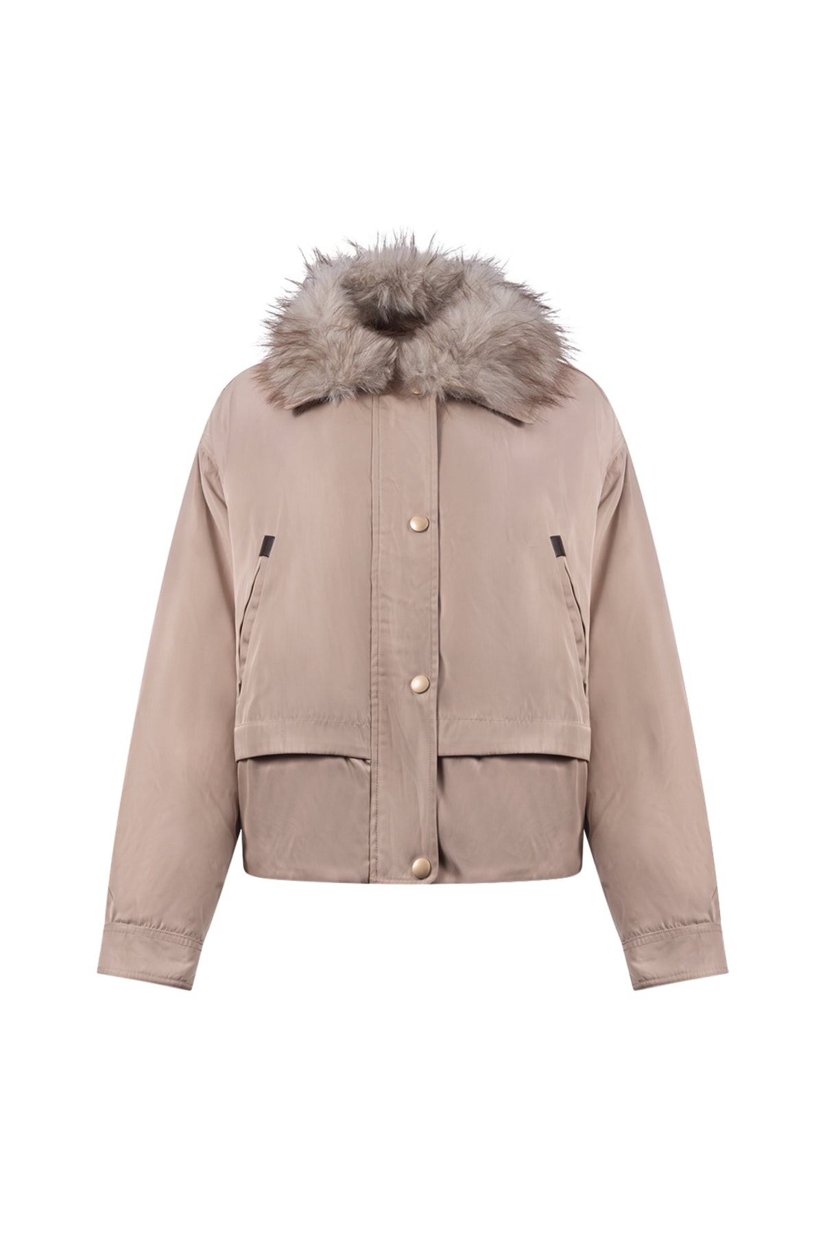 Nukus Jacket Paula Sand NKF12013, lichte damesjas met zakken en ritssluiting, modieus ontwerp in zandkleur.