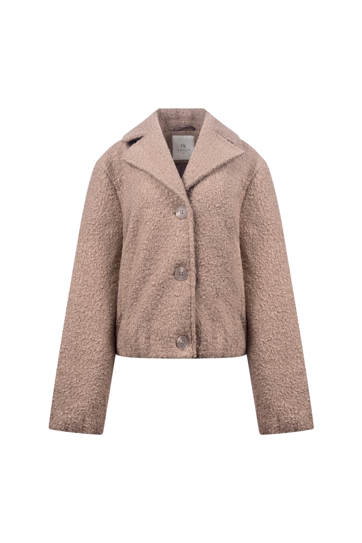 Taupe Nukus Madelin Bouclé jas met ronde hals en lange mouwen, zachte textuur en stijlvolle uitstraling.