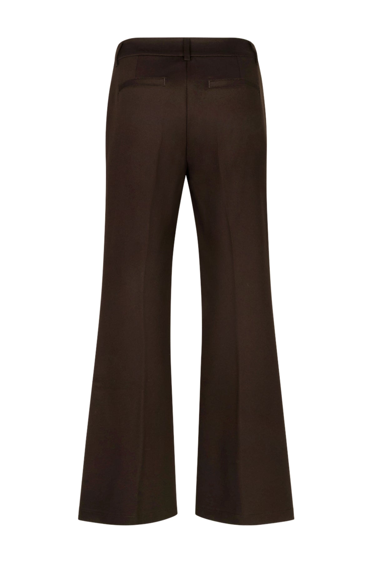 Espresso bruine broek Brielle Punta van Red Button, recht model met tailleband en zakken, gedragen door een persoon.