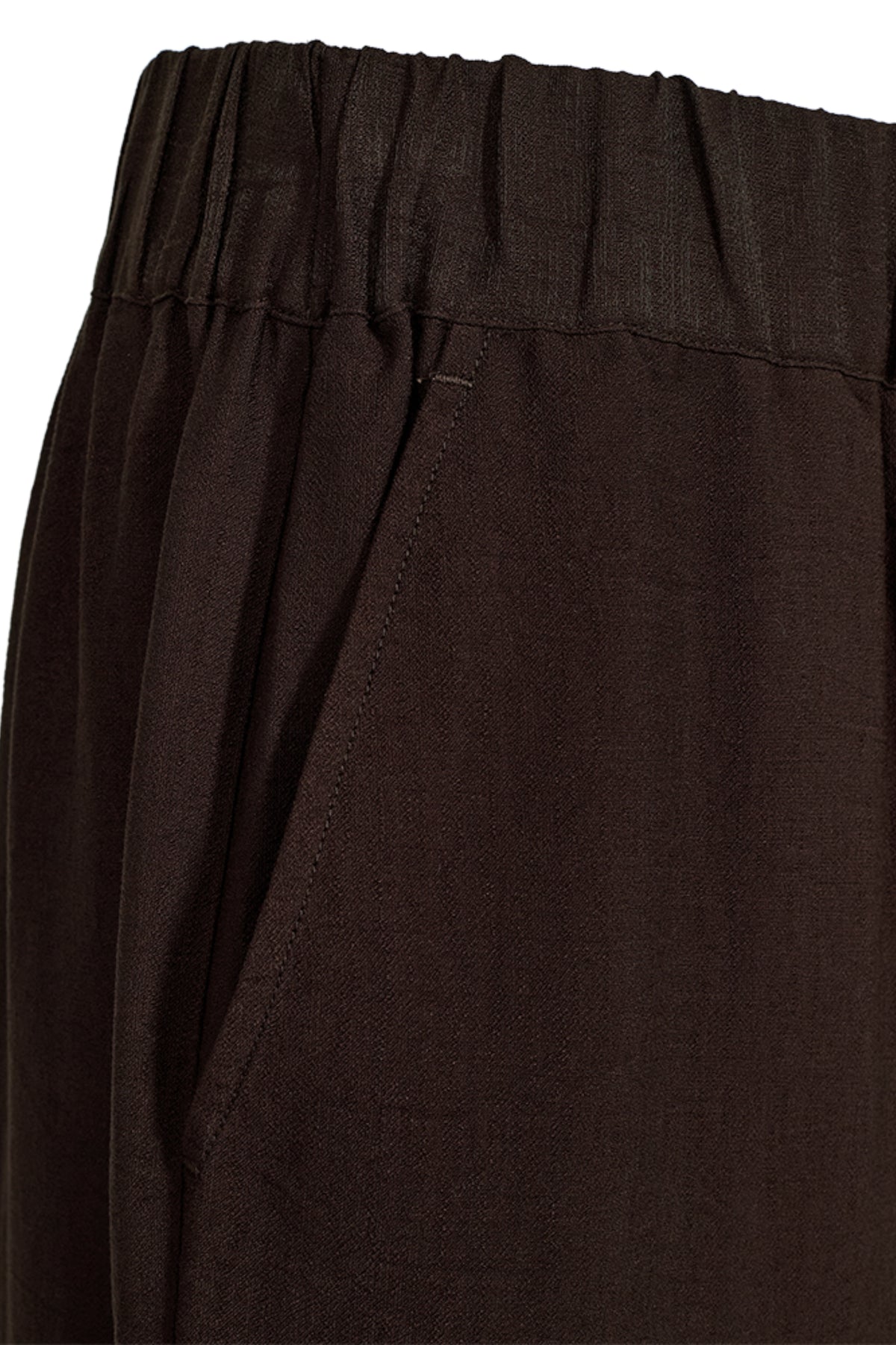 Vrijetijdsbroek Freequent Fqriva Mole 211752 met elastische taille en comfortabele pasvorm, gedragen door een model.