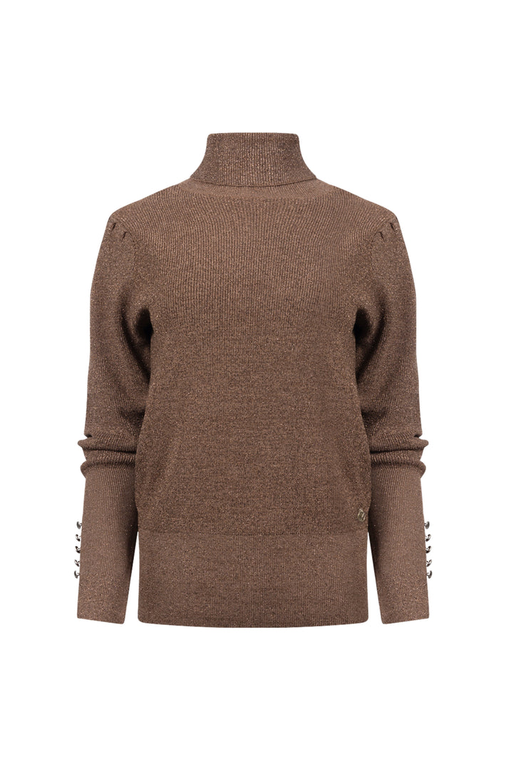 Lurex trui Sylvia van Nukus in taupe met glanzende afwerking en ronde hals, gedragen door een model.