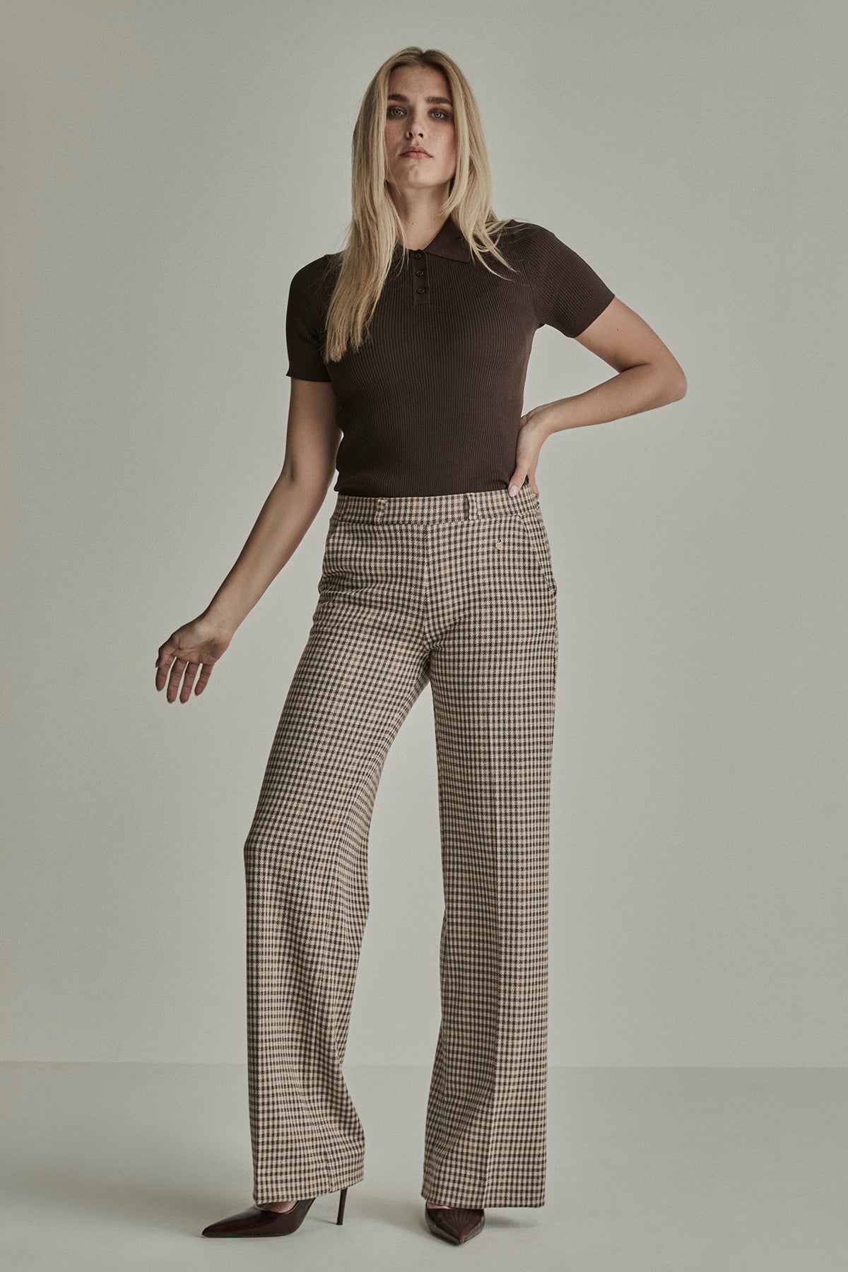 Para Mi Mira elastische geruite broek in camel kleur met L32 maat, zichtbaar met elastische taille en check patroon