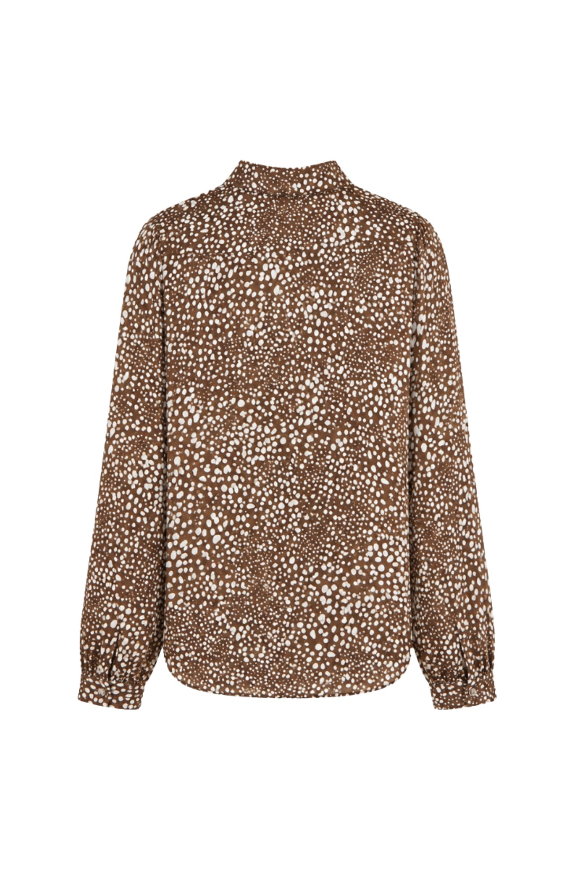 Blouse Bambi van Elvira Casuals, lichtblauw met bloemenprint, gedragen door een model, close-up van de stof en details