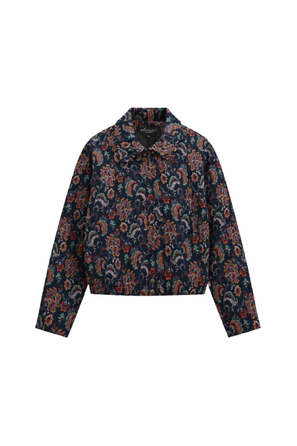 Lily Nightfall Tale jas van Elvira Casuals, donkerblauwe winterjas met capuchon en ritssluiting, gedragen door een model.