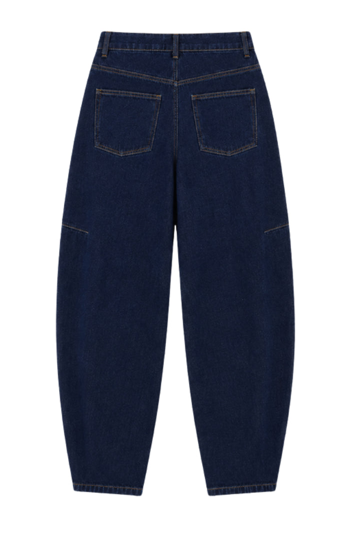 Davi Nightfall denim broek van Elvira Casuals, casual blauwe spijkerbroek met goede pasvorm en stijlvolle details.