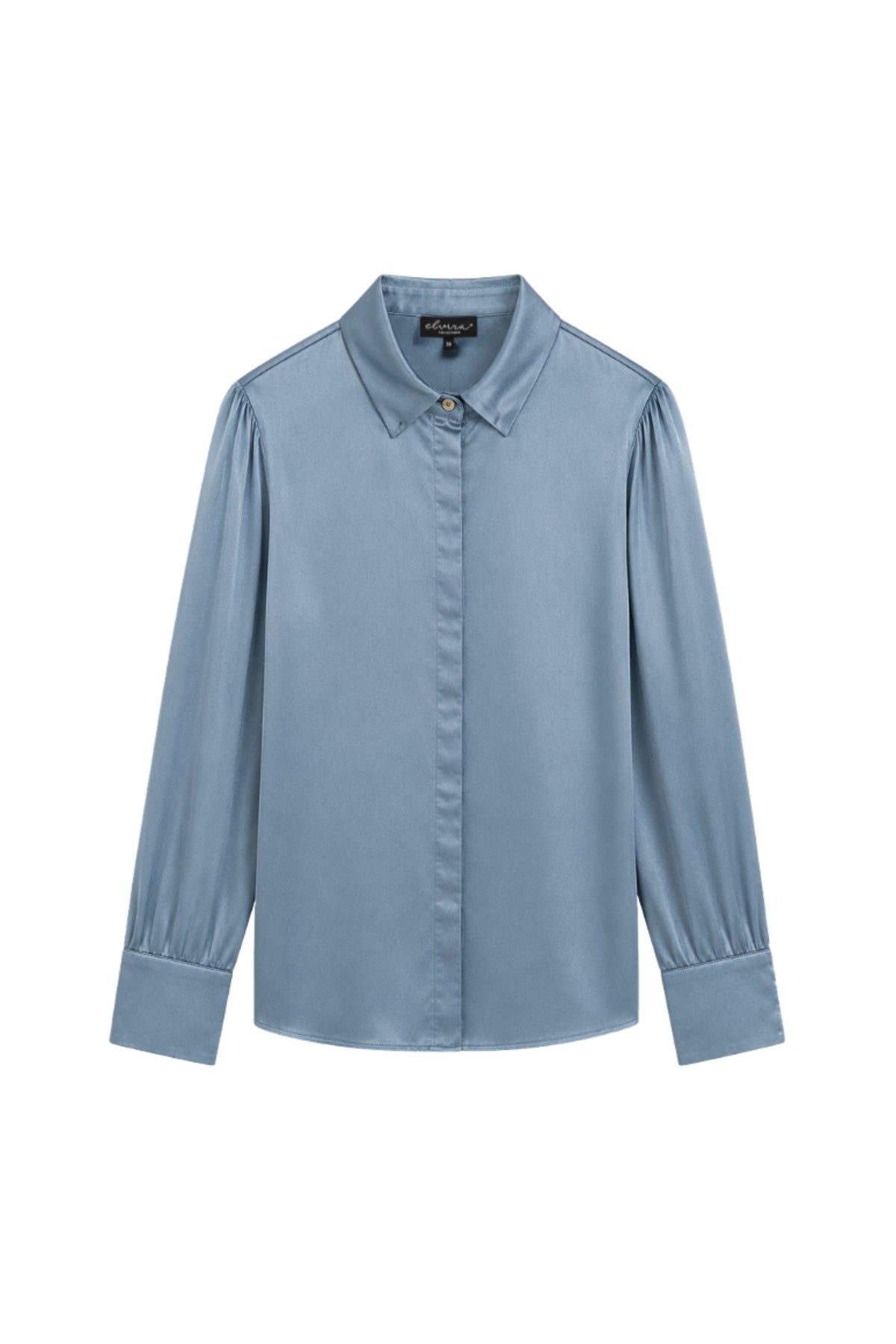 Blouse Babette Smokey Blue van Elvira Casuals, elegante blauwe blouse met lichte ruches en lange mouwen.