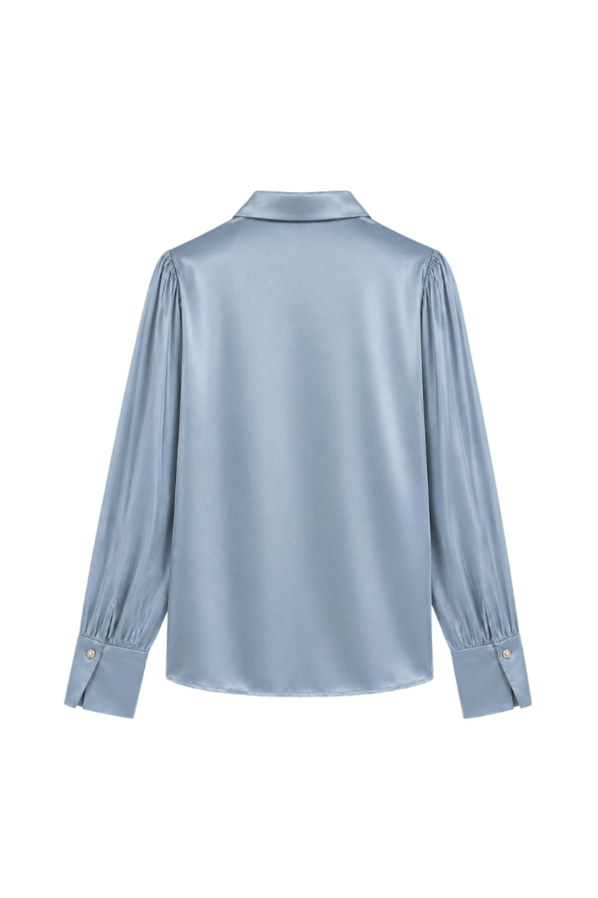 Blouse Babette Smokey Blue van Elvira Casuals, lichtblauwe blouse met stijlvolle pasvorm en zachte stof.