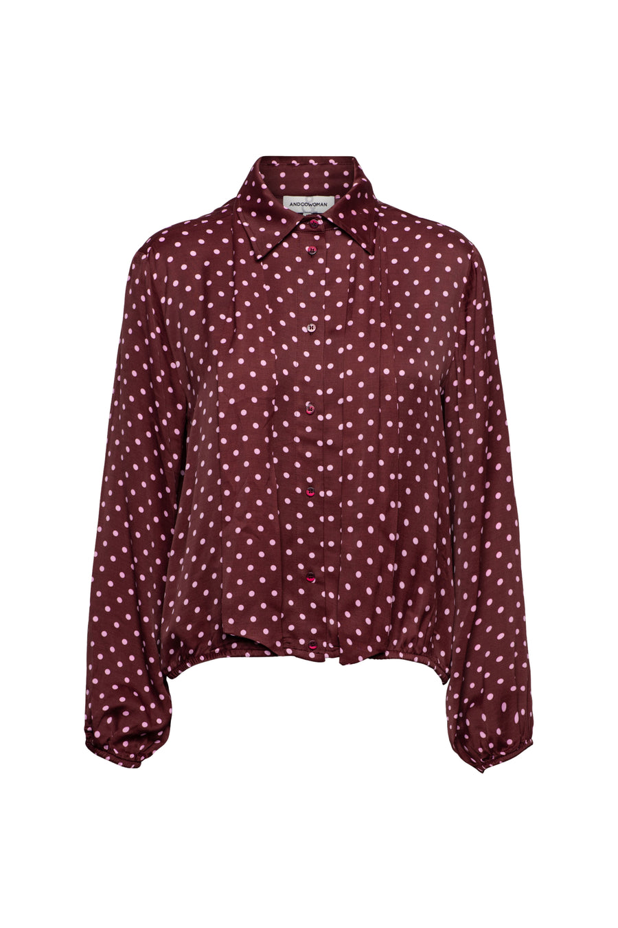 Zwarte blouse Alisha Polka Burgundy Multi van &Co woman, met polkadot patroon en losse pasvorm, gedragen door een model.