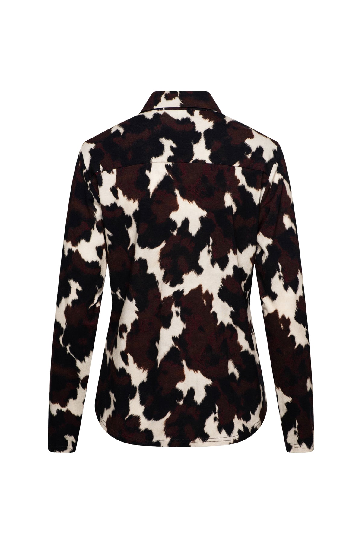 Zwarte blouse Lotte Cow van &Co woman met multicolor details, gedragen door een model, geschikt voor casual en stijlvolle outfits.