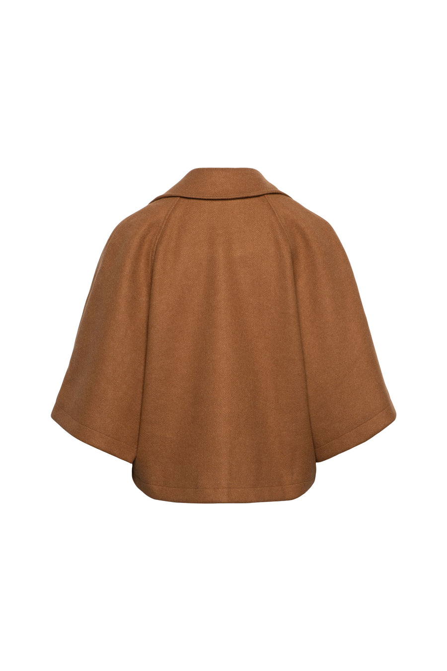 Camelkleurige damesjas Carolina JA164 van &Co woman, zachte stof en stijlvolle pasvorm, getoond op een model.