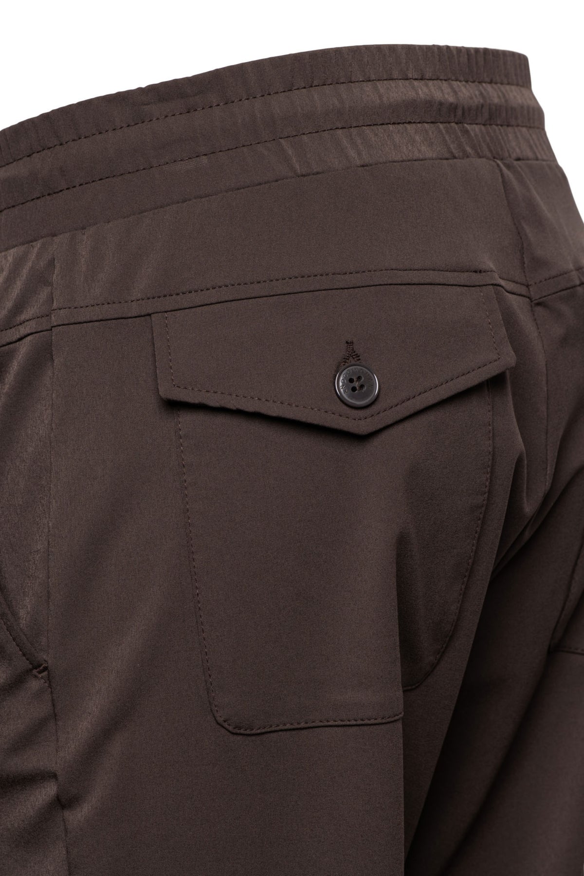 Donkere reisbroek Penny van &Co woman, stijlvolle en comfortabele damesbroek met een elegante pasvorm en donker chocolade kleur.